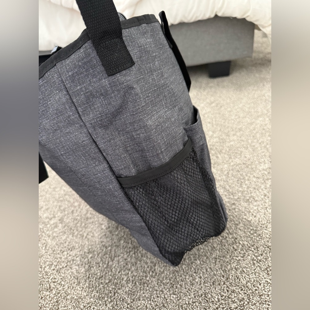 NWOT Thirty-One multi pocket dark gray bag with shoulder strap - Picture 3 of 4
